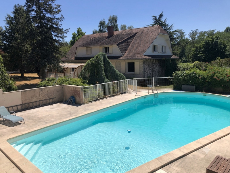 French property for sale in Sauzé-Vaussais, Deux-Sèvres - €244,000 - photo 0