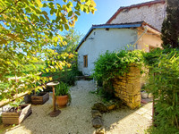 Maison à vendre à Aunac-sur-Charente, Charente - 199 800 € - photo 3