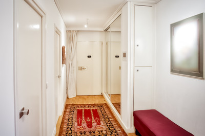 75003 RAMBUTEAU, beautiful bright 3-room apt (2 beds), 98m2 on 2nd floor of a secure 1982 building with lifts