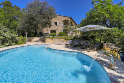 French property for sale in Saint-Saturnin-lès-Apt, Vaucluse - €875,000 - photo 1