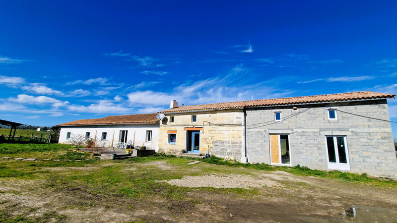 Maison à vendre à Saint-Antoine-sur-l'Isle, Gironde - 417.000 € - photo 1