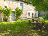 Propriété à vendre à La Rochebeaucourt-et-Argentine, Dordogne - 46 600 € - photo n°1