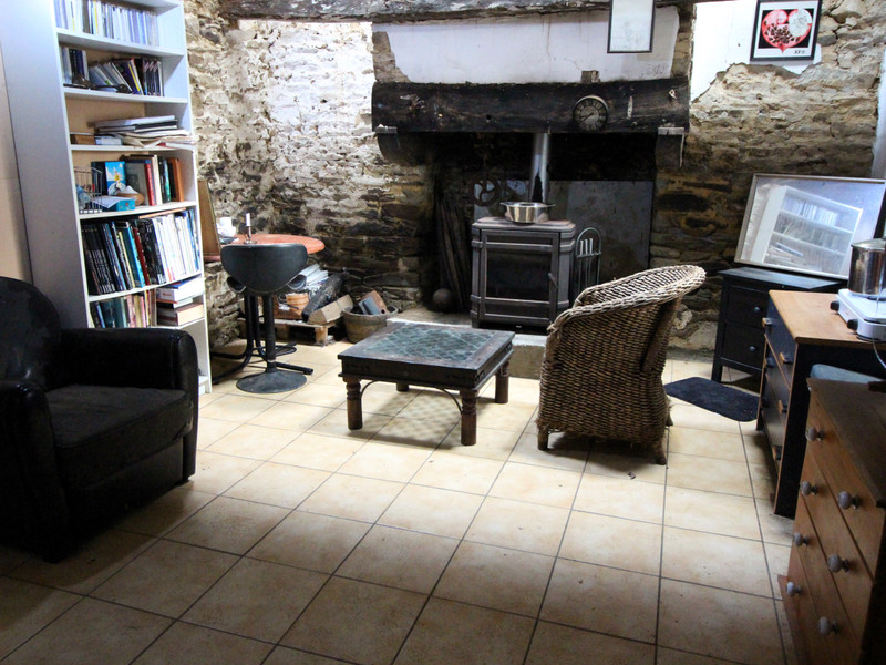 French property for sale in Plonévez-du-Faou, Finistère - €45,600 - photo 2