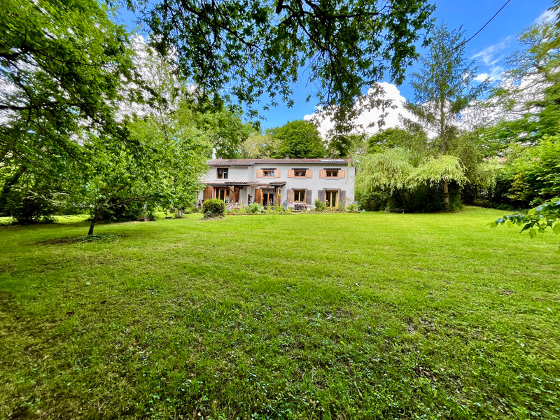 Maison à vendre à Jonzac, Charente-Maritime - 450.000 € - photo 1