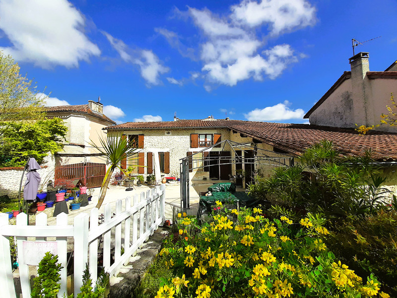French property for sale in Saint-Séverin, Charente - €267,750 - photo 0