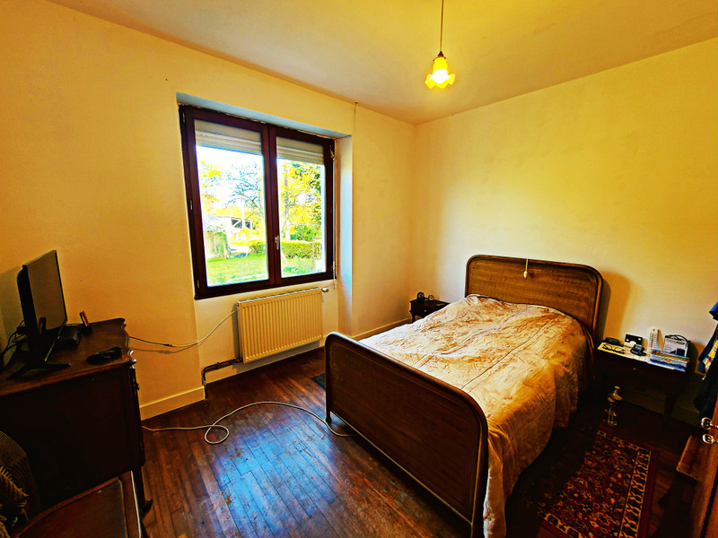 French property for sale in Nanteuil-en-Vallée, Charente - €180,000 - photo 4