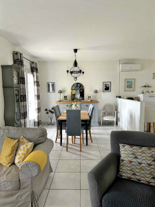 French property for sale in Saint-Seurin-de-Cadourne, Gironde - €299,775 - photo 3