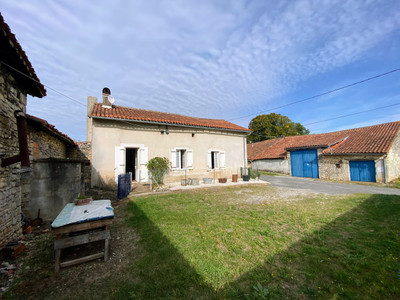 Maison à vendre à Saint-Claud, Charente, Poitou-Charentes, avec Leggett Immobilier