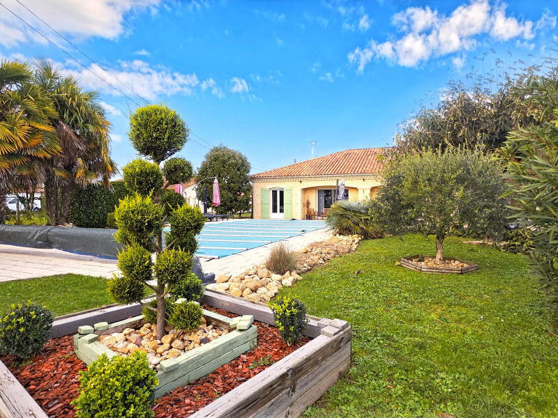 French property for sale in Saint-Astier, Dordogne - €366,000 - photo 0