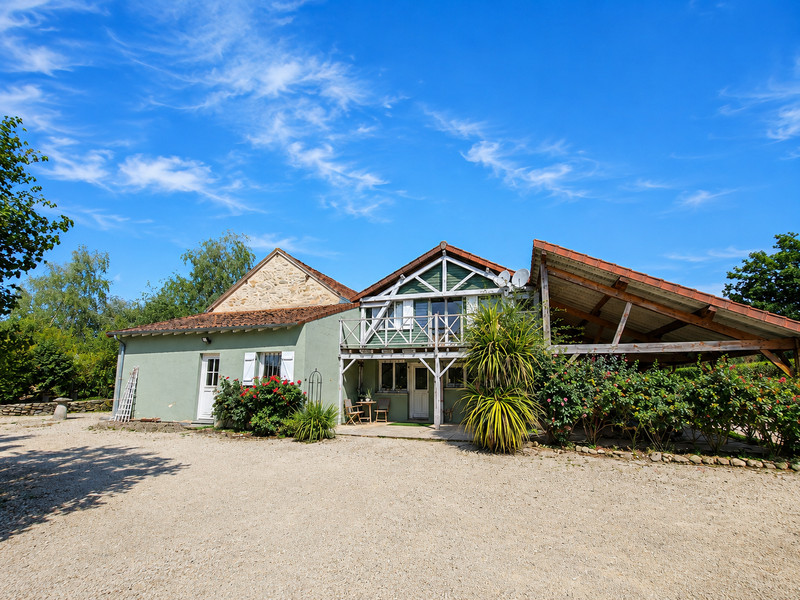 French property for sale in Saint-Pierre-le-Moûtier, Nièvre - €614,800 - photo 0