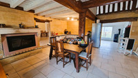 Maison à vendre à Saint-Antoine-sur-l'Isle, Gironde - 417.000 € - photo 2