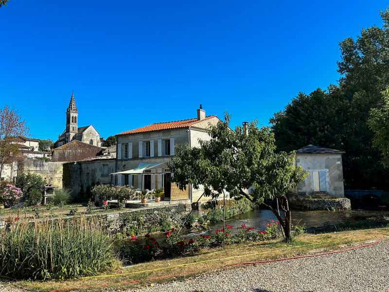 French property for sale in Cognac, Charente - €399,500 - photo 1