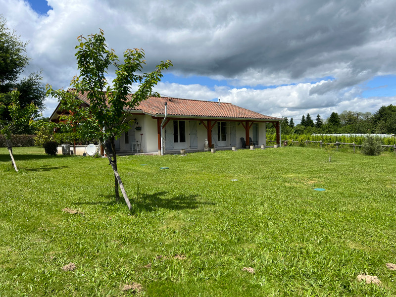French property for sale in Saint-Estèphe, Dordogne - €208,650 - photo 1