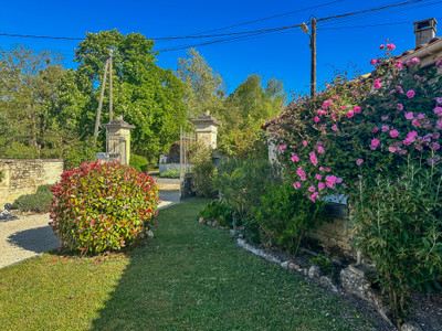 French property for sale in Mons, Charente-Maritime - €595,000 - photo 3