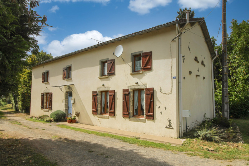 French property for sale in Vernoux-en-Gâtine, Deux-Sèvres - €167,500 - photo 0