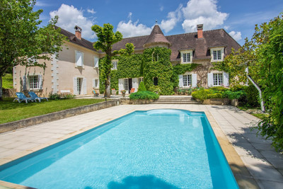Chateau à vendre à Milhac-de-Nontron, Dordogne, Aquitaine, avec Leggett Immobilier