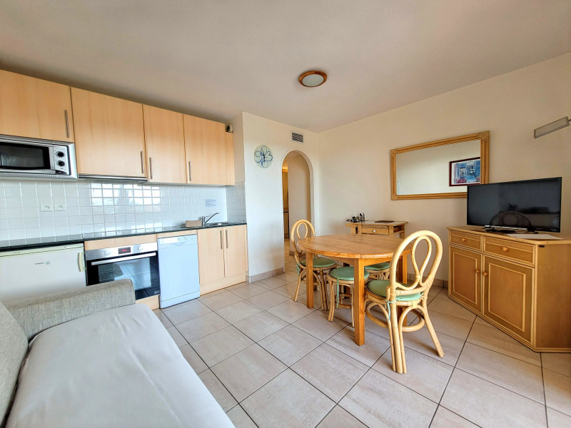French property for sale in Canet-en-Roussillon, Pyrénées-Orientales - €196,000 - photo 3
