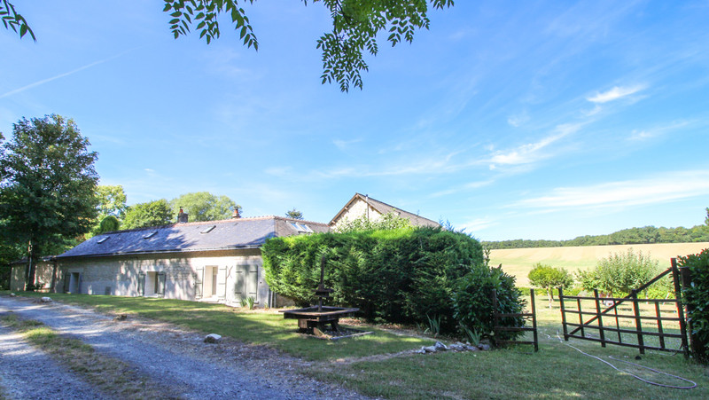 French property for sale in Charnizay, Indre-et-Loire - €472,500 - photo 9