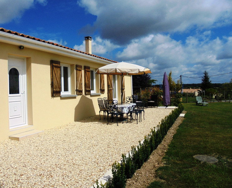 French property for sale in Saint-Séverin, Charente - €246,100 - photo 2