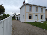 Terrace for sale in Saint-Médard-de-Guizières Gironde Aquitaine