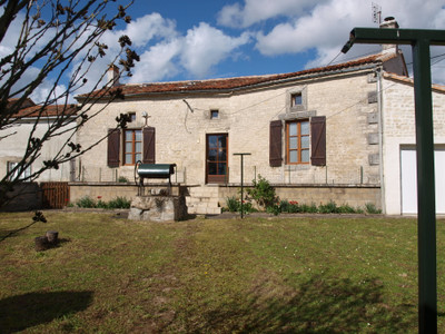 Maison à vendre à Souvigné, Charente, Poitou-Charentes, avec Leggett Immobilier