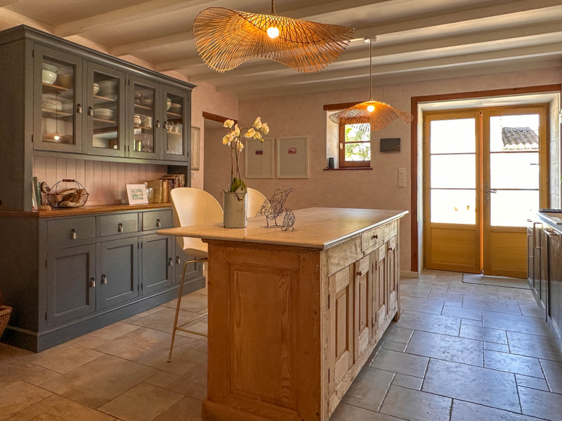 French property for sale in Sonnac, Charente-Maritime - €599,000 - photo 5