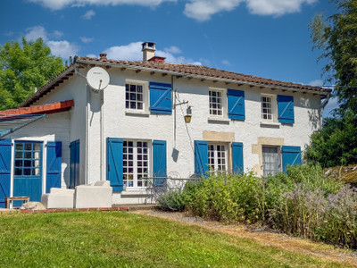 Maison à vendre à Pamplie, Deux-Sèvres, Poitou-Charentes, avec Leggett Immobilier
