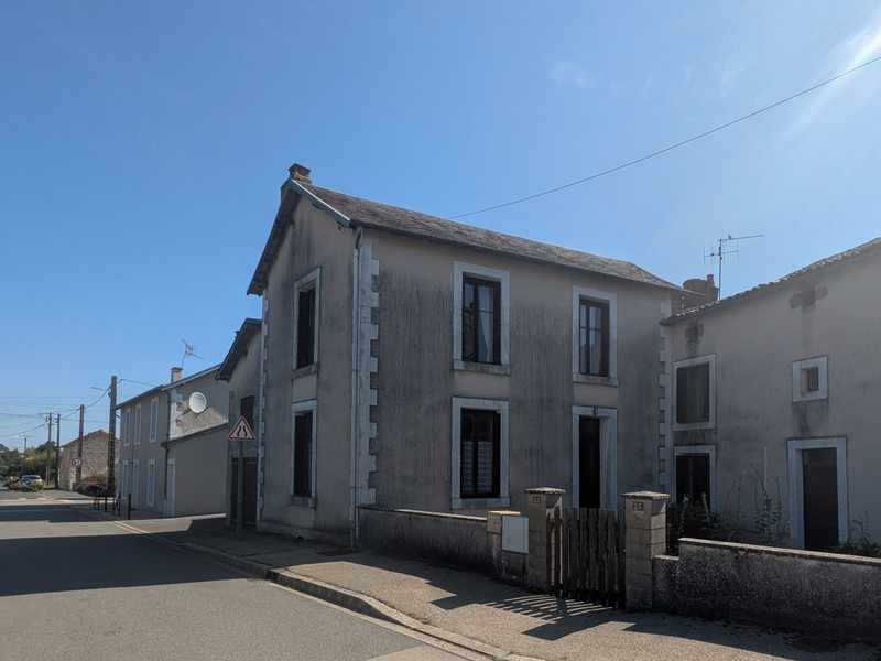 French property for sale in Saint-Martin-du-Fouilloux, Deux-Sèvres - €115,000 - photo 0