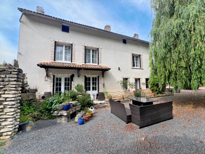Maison à vendre à Moncontour, Vienne, Poitou-Charentes, avec Leggett Immobilier