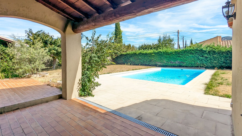 French property for sale in Robion, Vaucluse - photo 2