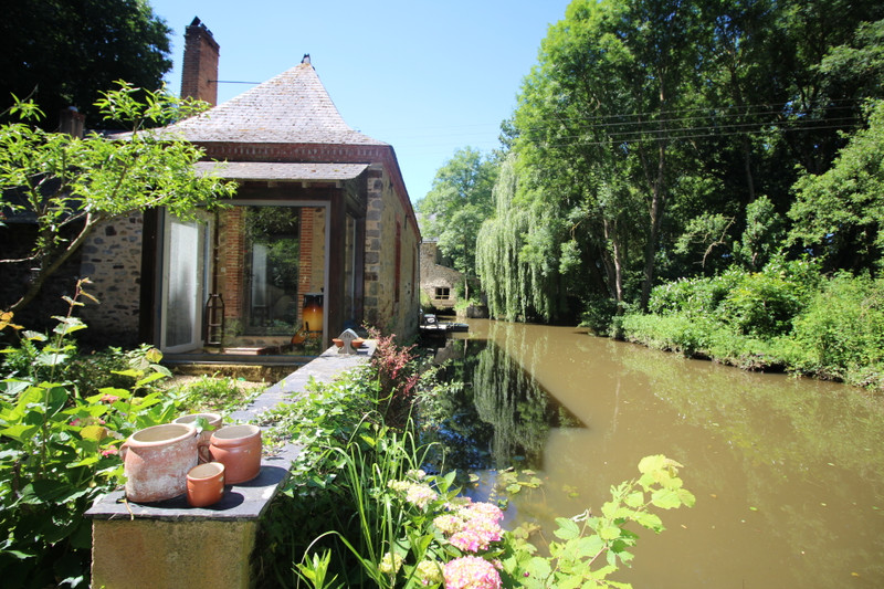 French property for sale in Craon, Mayenne - €585,000 - photo 2