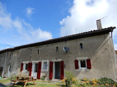 Maison à vendre à Massignac, Charente, Poitou-Charentes, avec Leggett Immobilier