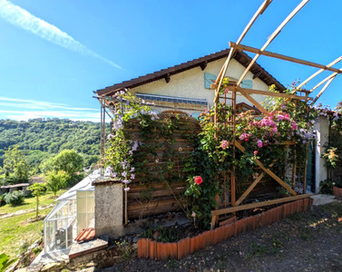 French property for sale in Capdenac, Lot - €147,000 - photo 1