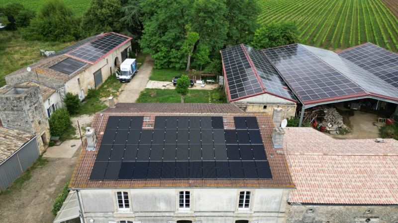French property for sale in Bois, Charente-Maritime - €799,900 - photo 1