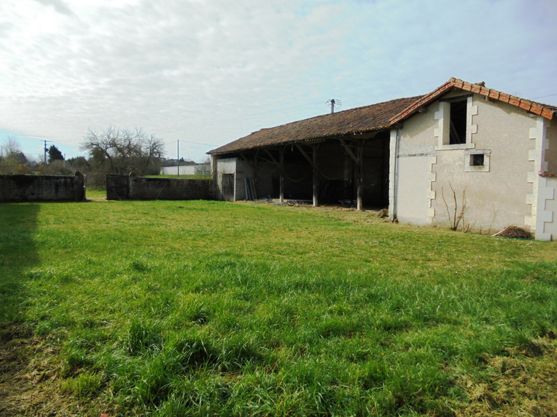 French property for sale in Aubeterre-sur-Dronne, Charente - &#8364;222,600 - photo 2