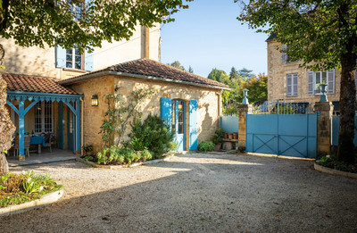 Rare opportunity: Prestigious and Bright property in the heart of Sarlat - Garden, terrace, balcony and garage