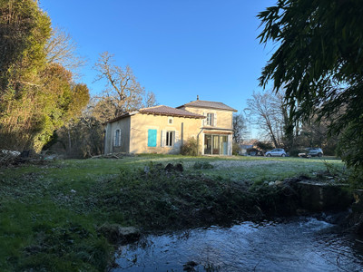 French property for sale in Reignac, Charente - €296,390 - photo 1