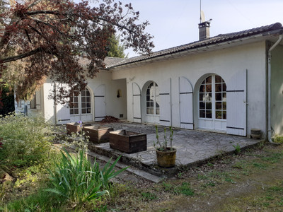 Maison à vendre à Jonzac, Charente-Maritime, Poitou-Charentes, avec Leggett Immobilier