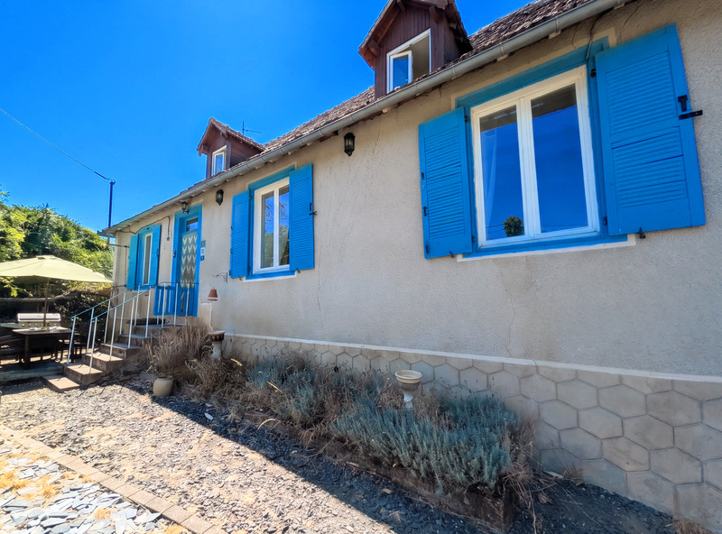 French property for sale in Salon-la-Tour, Corrèze - €135,000 - photo 1