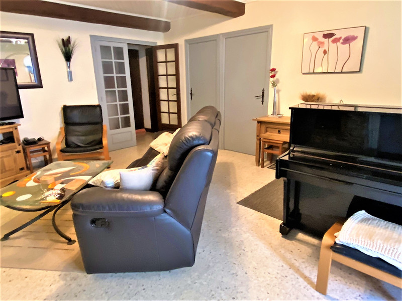 French property for sale in Villespassans, Hérault - €160,000 - photo 2