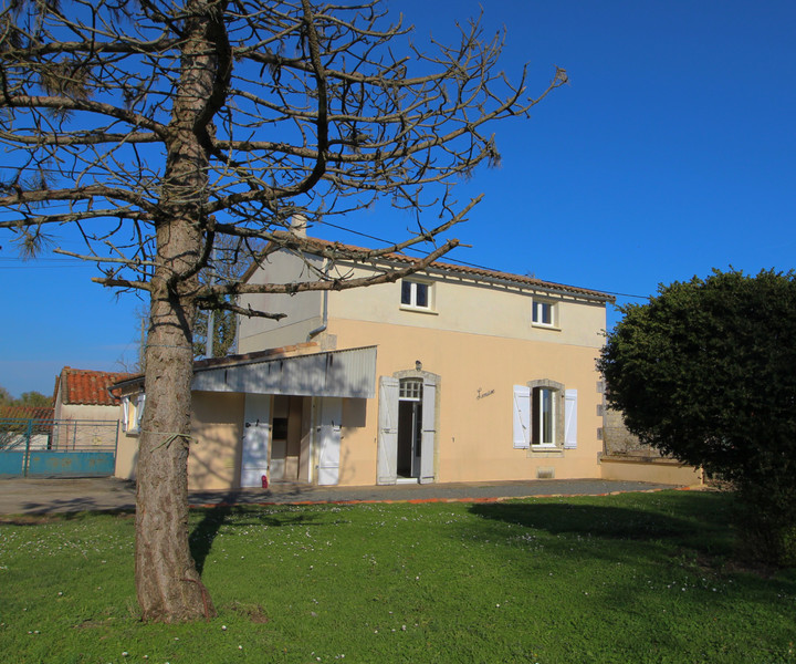 French property for sale in Villemain, Deux-Sèvres - €130,800 - photo 2