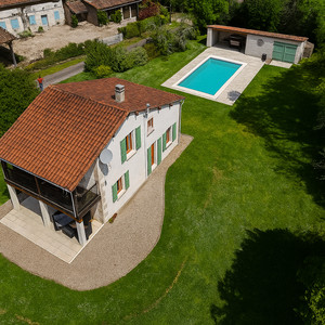 Chalet à vendre à Les Essards, Charente, Poitou-Charentes, avec Leggett Immobilier