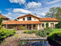 Maison à vendre à Terres-de-Haute-Charente, Charente - 214 000 € - photo 1
