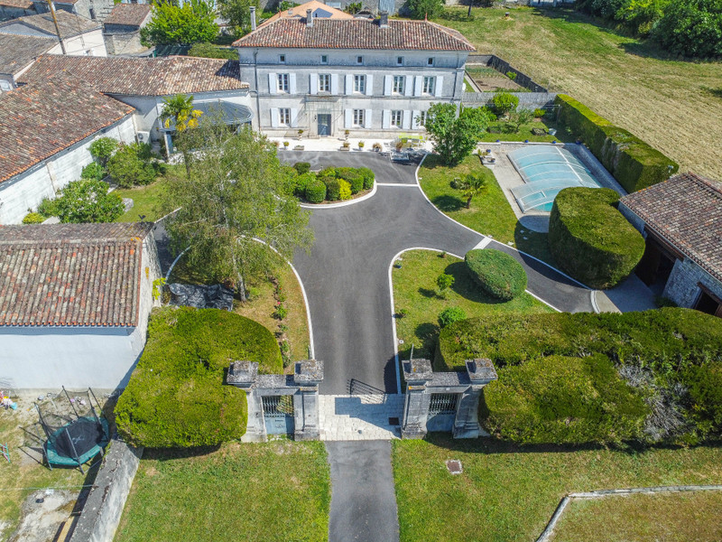 Propriété à vendre à Hiersac, Charente - 472 500 €
