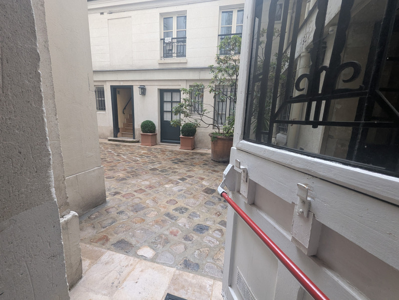 French property for sale in Paris 7e Arrondissement, Paris - €630,000 - photo 3