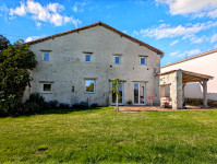 Propriété à vendre à Vanzac, Charente-Maritime - 299 600 € - photo n°1