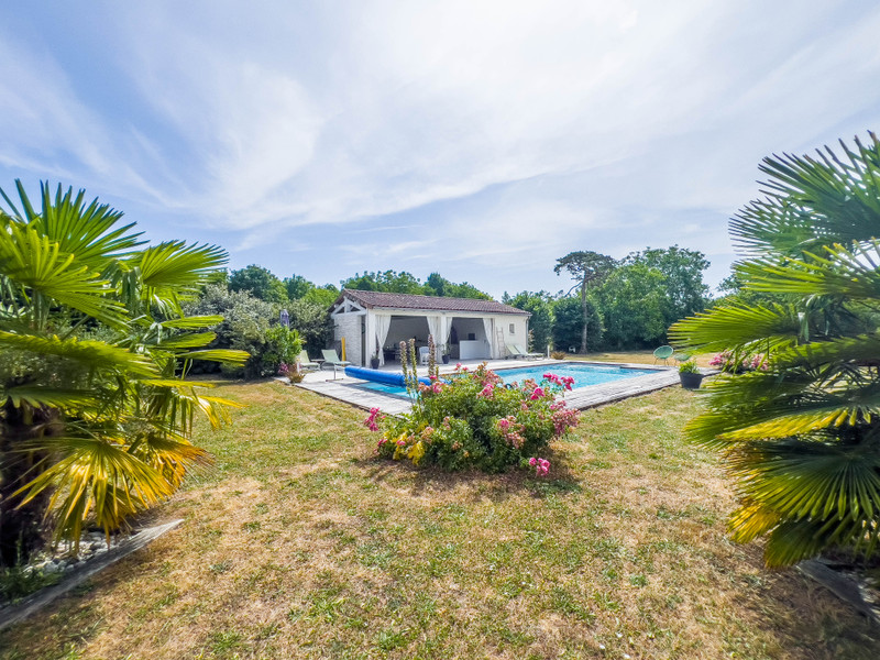 French property for sale in Angoulême, Charente - €588,000 - photo 2