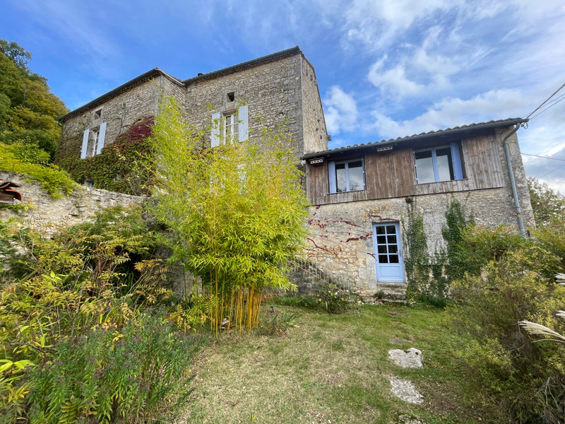 French property for sale in Sers, Charente - €270,000 - photo 2