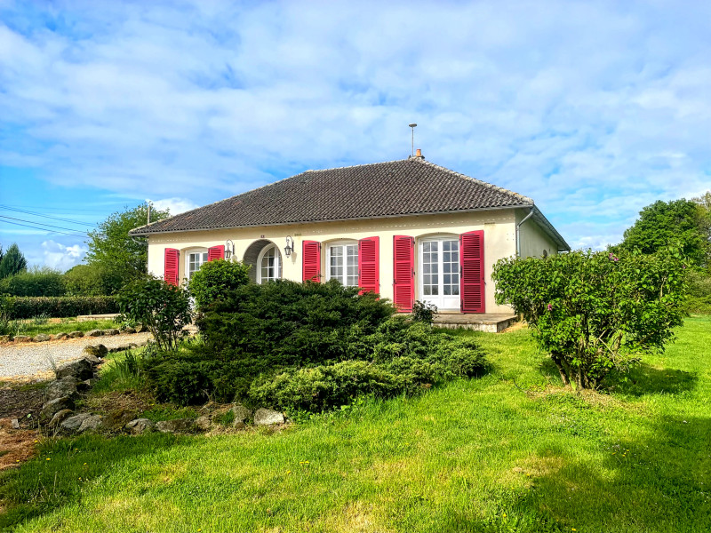 French property for sale in Oradour-Fanais, Charente - €158,050 - photo 0