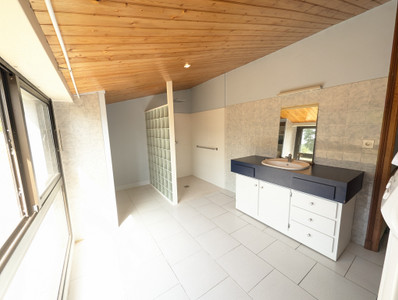 French property for sale in Écuras, Charente - €139,000 - photo 5